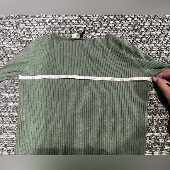 H&M | Olive Ribbed Full-Zip Long Sleeve - Picture 7 of 8